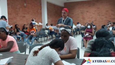 Entrega de cartas de indemnizaciones a las víctimas y desplazados en Antioquia