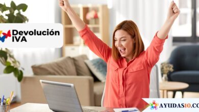 Mujer colombiana actualiza sus datos para recibir el subsidio del IVA
