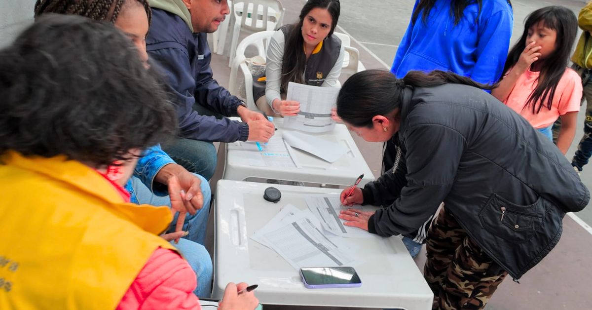 Entrega de kits humanitarios a la comunidad emberá en Bogotá