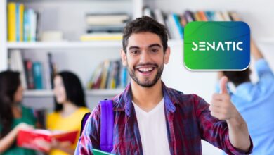 Joven tomando curso virtual gratuito con ICETEX y Senatic