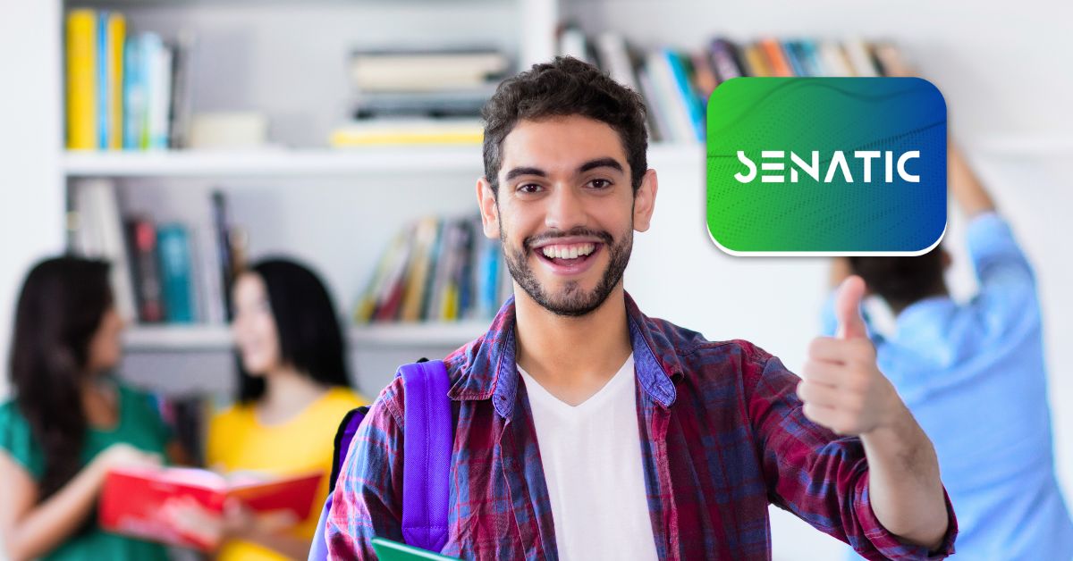 Joven tomando curso virtual gratuito con ICETEX y Senatic