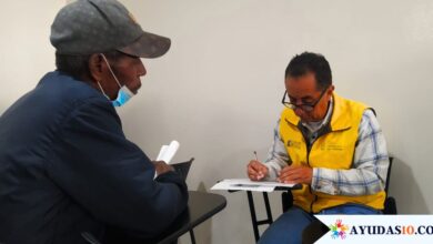 Víctimas del conflicto reciben cartas de indemnización en Bogotá con orientación sobre su inversión.