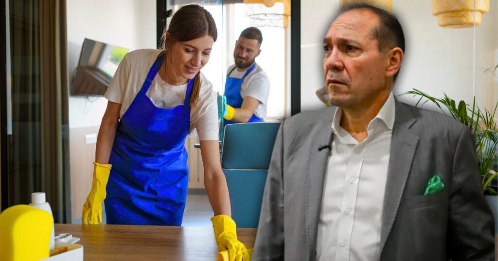 Empleada doméstica durante su jornada de trabajo en una casa
