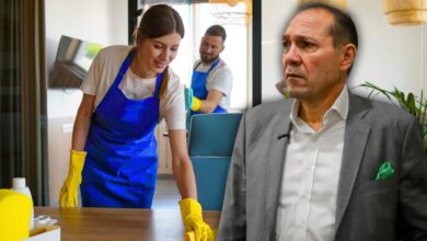 Empleada doméstica durante su jornada de trabajo en una casa