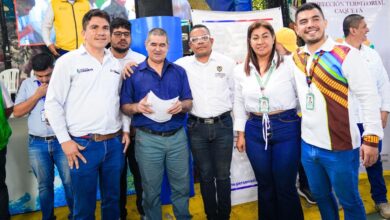 Entrega de cartas de indemnización a víctimas del conflicto en Caquetá