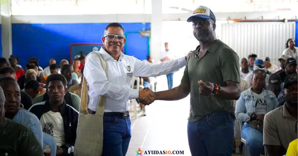 Director de la Unidad entrega carta de indemnización a adulto mayor en Tumaco