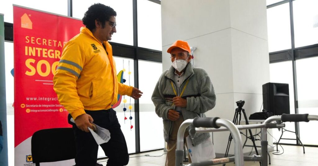 Atención integral a personas mayores vulnerables en Bogotá
