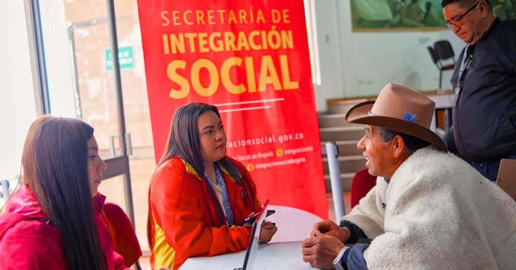 Ciudadanos consultan el estado de su Ingreso Mínimo Garantizado en Bogotá