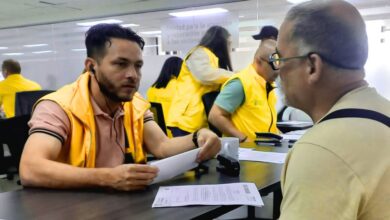 Víctimas del conflicto armado reciben cartas de indemnización en Antioquia y Bolívar