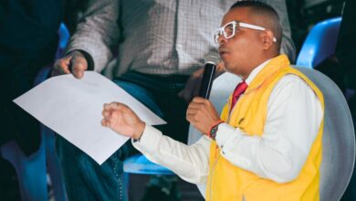 Entrega de cartas de indemnización a víctimas del conflicto en Bogotá