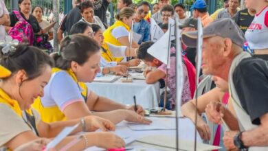 Entrega de cartas de indemnización a víctimas del conflicto en Caquetá