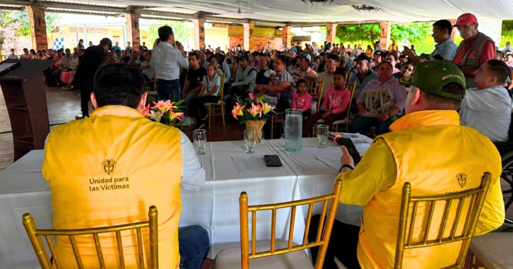 Entrega de cartas de indemnización a víctimas en Tolima y Meta