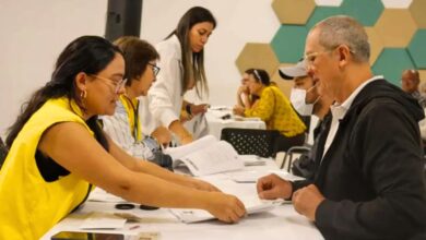 Entrega de cartas de indemnización a víctimas en el Eje Cafetero