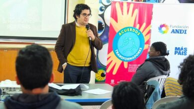 Jóvenes emprendedores en formación en la Escuela Distrital de Emprendimiento en Kennedy