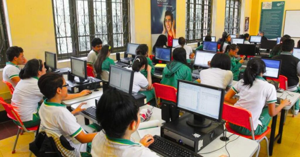 Estudiantes y padres de familia celebran posible gratuidad de pruebas Icfes para Sisbén A, B y C