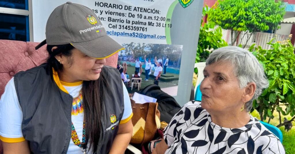 Prosperidad Social buscando e inscribiendo adultos mayores a la Renta Básica Solidaria en barrios de Colombia