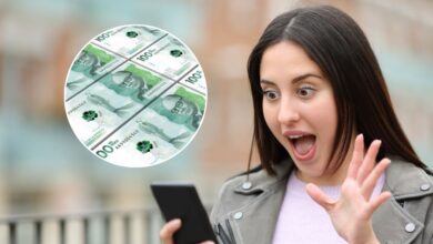 Beneficiario de Renta Ciudadana haciendo una transferencia en su celular