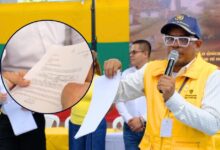 víctimas del conflicto armado en Sucre recibiendo cartas de indemnización de la Unidad para las Víctimas