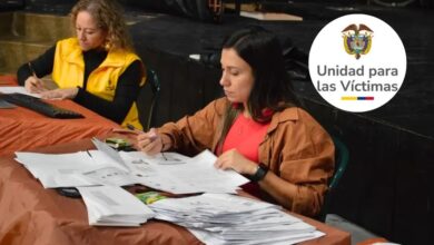 Víctimas del conflicto armado en el Eje Cafetero recibiendo cartas de indemnización de la Unidad para las Víctimas