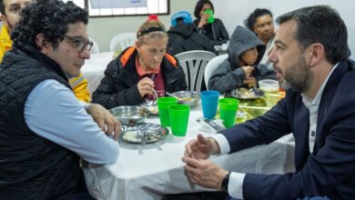 Alcalde de Bogotá inaugurando el nuevo comedor comunitario Vitelma en San Cristóbal
