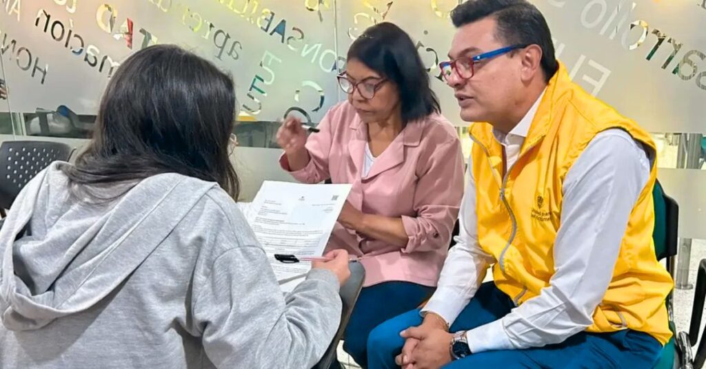 Entrega de cartas de indemnización a 279 víctimas del conflicto en Bogotá y Cundinamarca por más de $2.500 millones