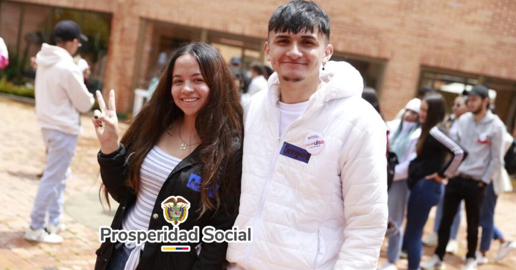 Estudiante universitario consultando el pago de Renta Joven 2026