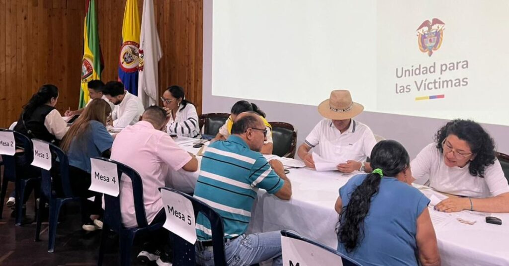 Entrega masiva de cartas de indemnización a víctimas del conflicto
