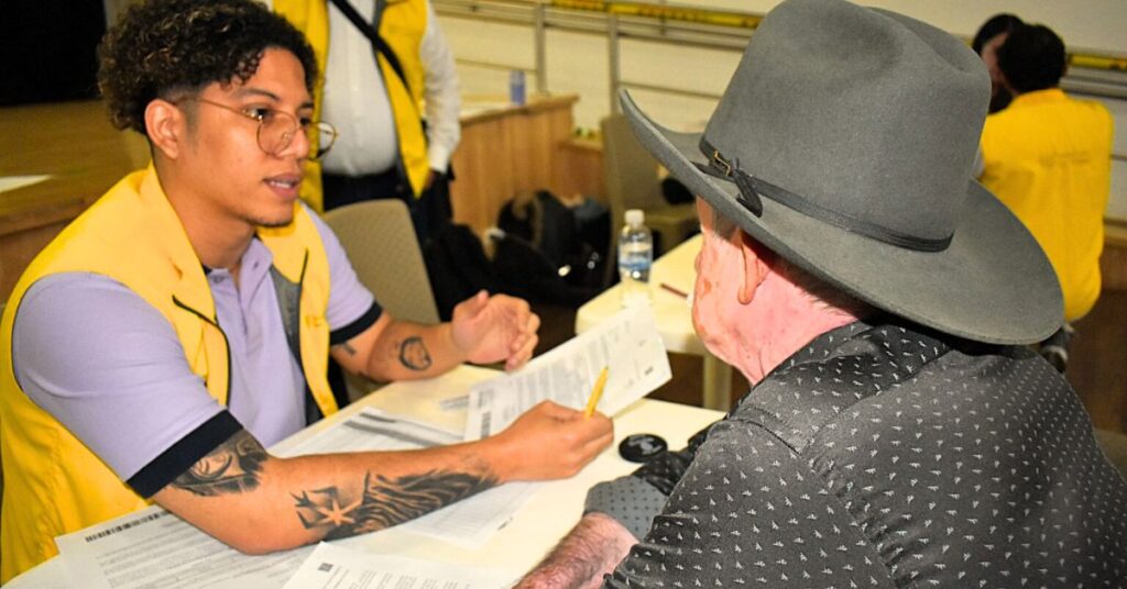 Entrega de indemnizaciones judiciales a víctimas del conflicto en Medellín, Antioquia