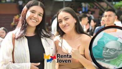 Estudiante universitario consultando su incentivo de Renta Joven