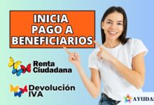 Madre beneficiaria de Renta Ciudadana consultando su pago en un punto de SuperGiros