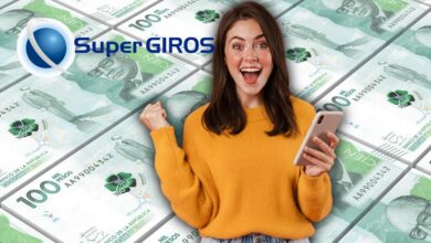 Mujer consultando su subsidio de Renta Ciudadana en un punto de SuperGiros durante la Semana Santa 2026