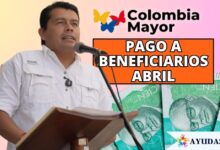 Persona mayor reclamando su incentivo económico de Colombia Mayor
