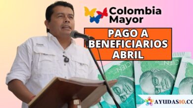 Persona mayor reclamando su incentivo económico de Colombia Mayor