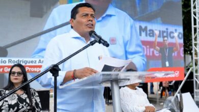 Adultos mayores y víctimas del conflicto celebrando la entrega de subsidios e indemnizaciones de Prosperidad Social