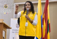 Víctimas del conflicto armado en Barranquilla recibiendo sus cartas de indemnización