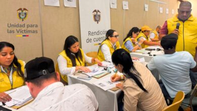 Familias en el departamento del Magdalena recibiendo sus cartas de indemnización