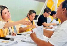 Familias beneficiarias recibiendo cartas de indemnización de la Unidad para las Víctimas