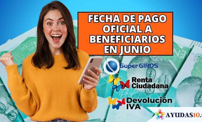Madre de familia en Colombia consultando la fecha de pago de Renta Ciudadana del Ciclo 3 en su celular