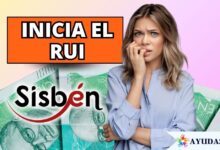 Ciudadanos consultando la nueva clasificación del Registro Universal de Ingresos RUI que reemplazará al Sisbén