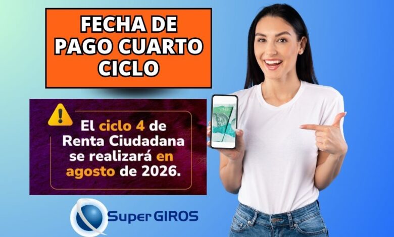 Madre de familia consultando el abono del cuarto ciclo de Renta Ciudadana en su teléfono celular