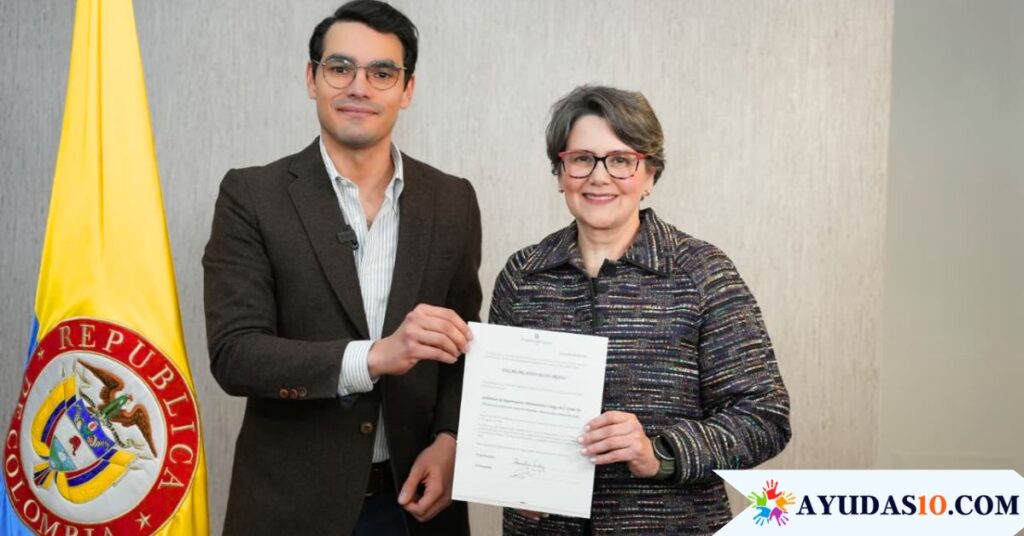 Sandra Suárez, directora de Prosperidad Social, junto al nuevo subdirector general Édgar Picón Prado durante su posesión oficial en Colombia