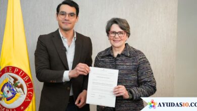 Sandra Suárez, directora de Prosperidad Social, junto al nuevo subdirector general Édgar Picón Prado durante su posesión oficial en Colombia