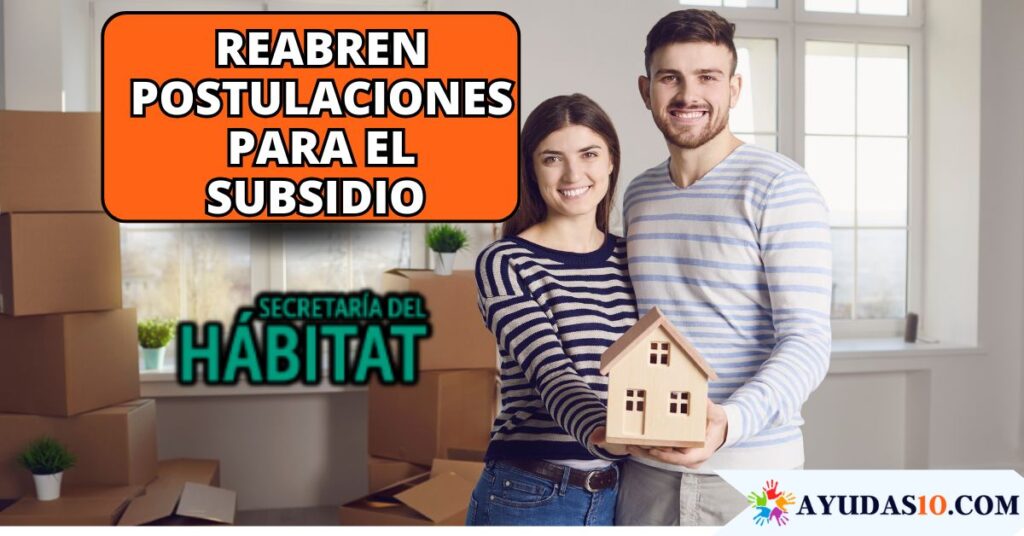 Familia sonriendo frente a su nueva vivienda en Bogotá mientras revisan los requisitos del subsidio Reduce tu Cuota