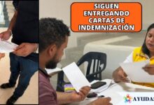 Víctimas del conflicto armado recibiendo sus cartas de indemnización administrativa
