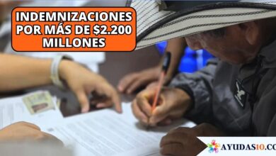 Víctimas del conflicto armado recibiendo sus cartas de indemnización
