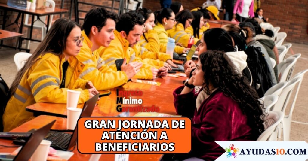 Ciudadanos recibiendo asesoría y bancarización en la jornada de Ingreso Mínimo Garantizado