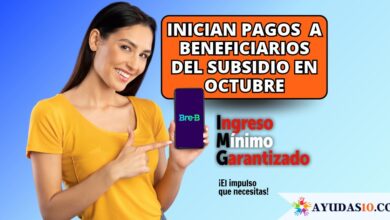 Beneficiaria en Bogotá consultando el pago del Ingreso Mínimo Garantizado en su teléfono móvil