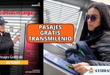 Usuario activando los pasajes gratis de TransMilenio con la tarjeta TuLlave en Bogotá