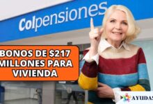 Persona revisando información del programa BEPS y los bonos de vivienda de Colpensiones