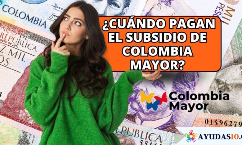 beneficiario del programa Colombia Mayor esperando información sobre el próximo giro económico